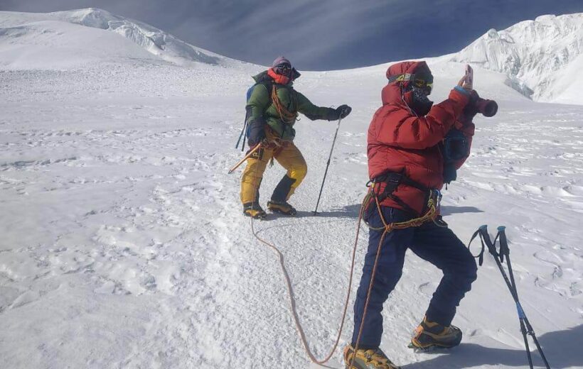Using-rope-in-Mera-Peak-Climb