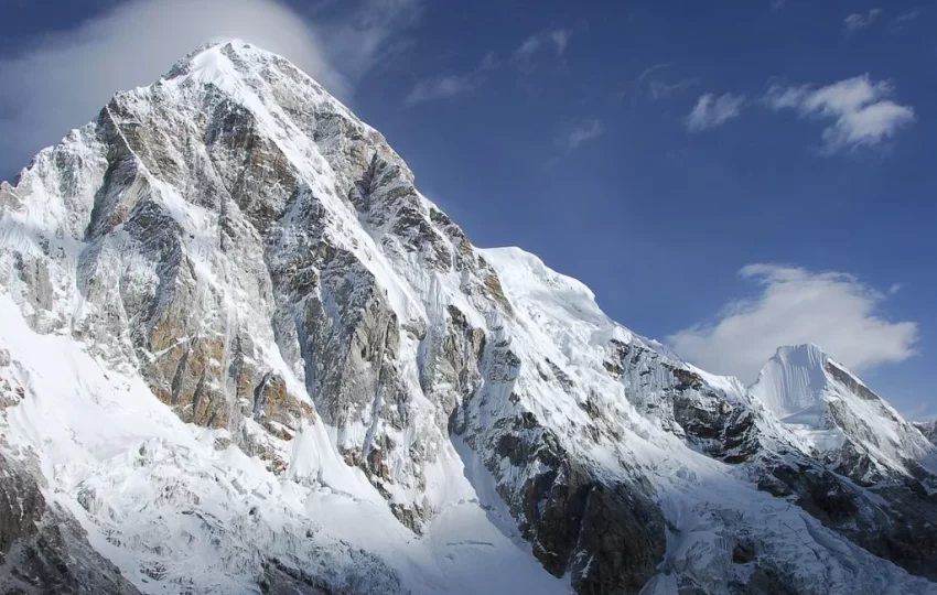 mount-pumori-expedition