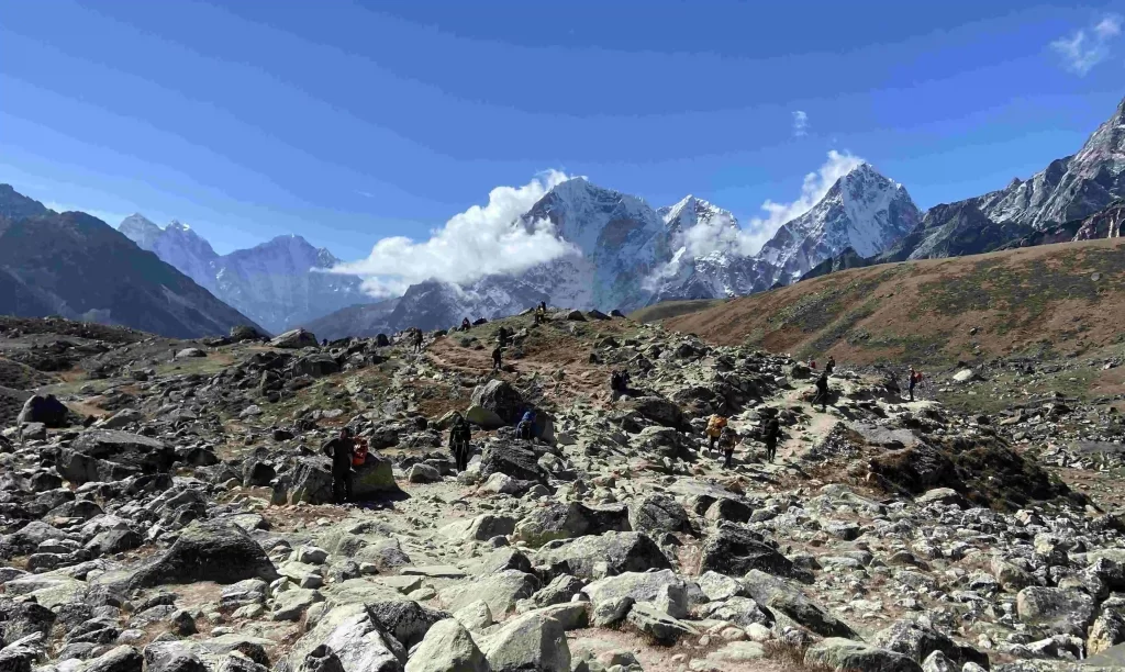 beginner-guide-to-the-everest-base-camp-trek-rocky-trail