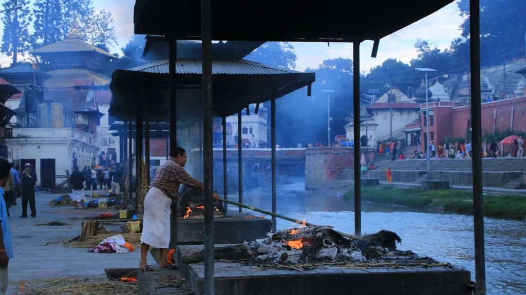 cremation-in-pashupatinath-temple