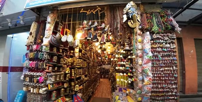 souvenir-shop-thamel