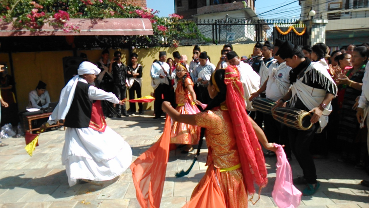 playing-deusi-bhailo-tihar