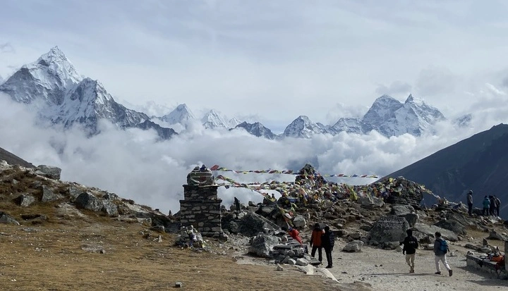 everest-memorial-lobuche
