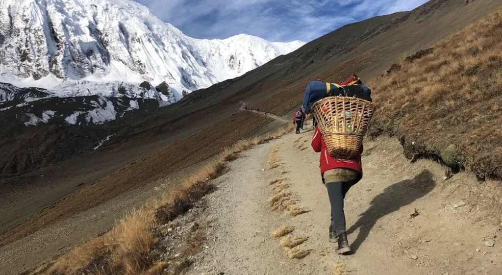 Complete Guide to the Annapurna Circuit Trek Cost 4 annapurna-circuit-trek-cost-porter-fee